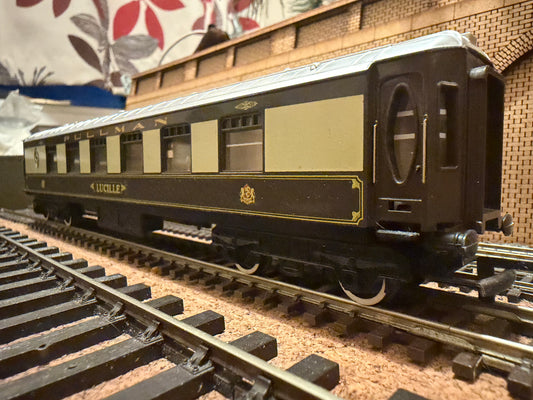 Hornby R.233 (OO) Pullman Type K First Class Parlour “Lucille” in Pullman Car Company Livery 