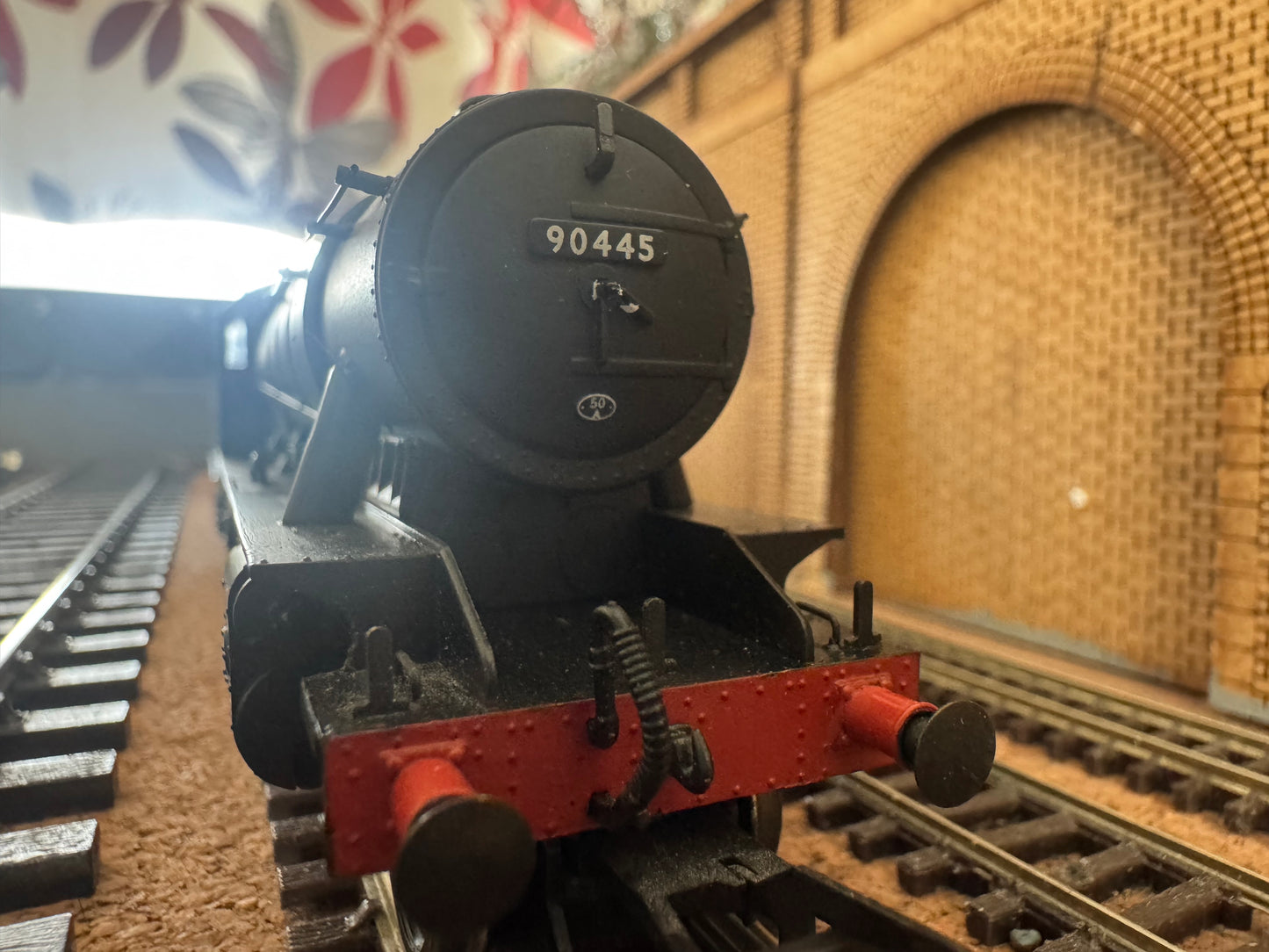 Bachmann 32-252 (OO) EX WD Austerity 2-8-0 No.90445 in British Railways Unlined Black. (Shed Code 50A, York Depot)
