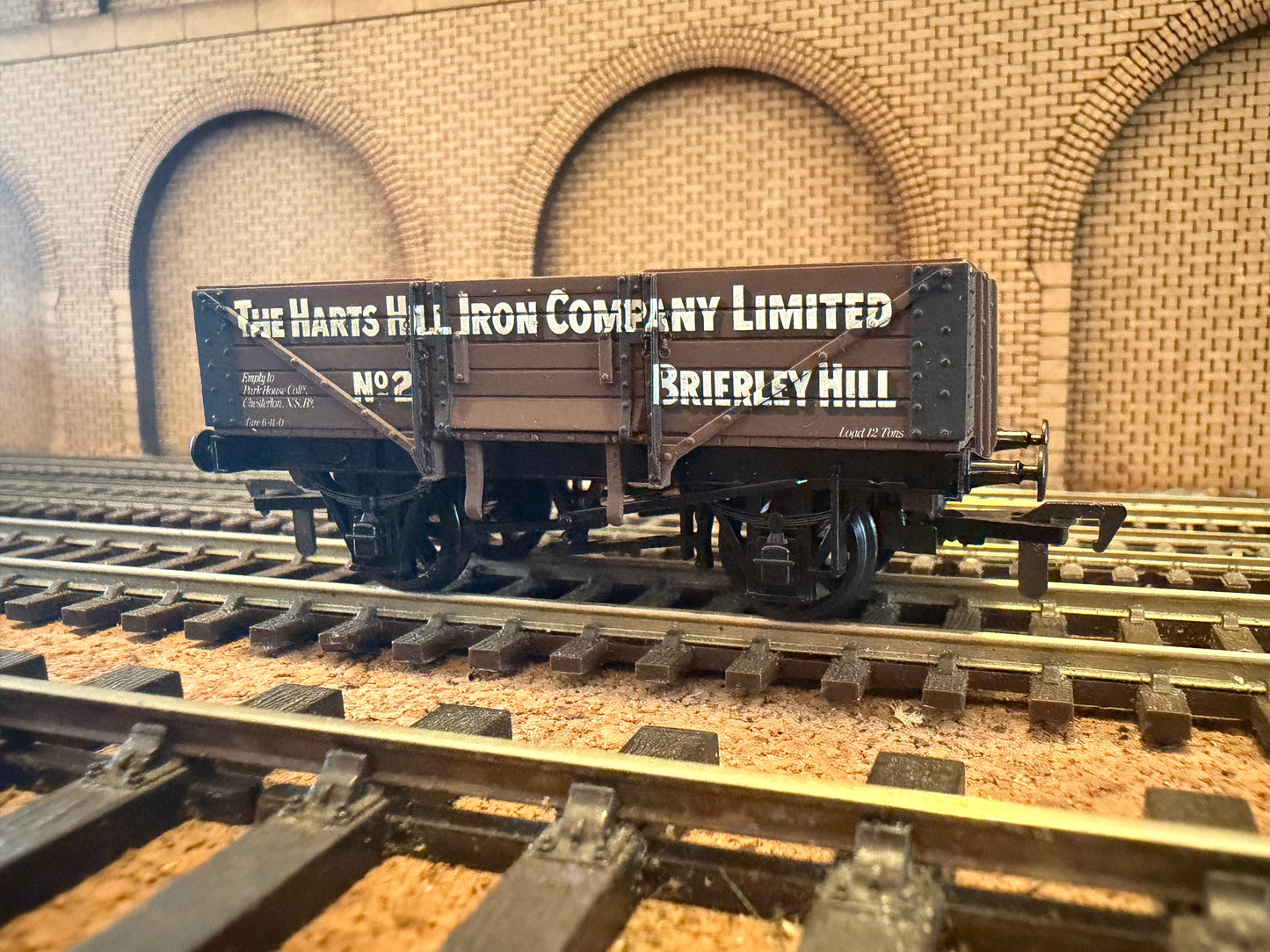Airfix 54377-4 (OO) Harts Hill Iron Company Limited, Five Plank Wagon No.2