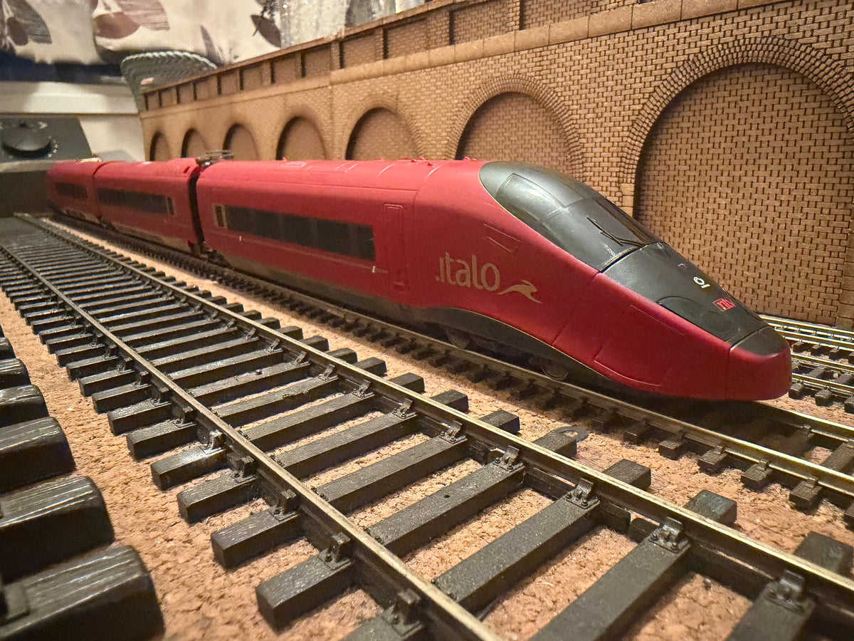 Lima HL1041 (HO) Italo Nuovo Trasporto Viaggiatori Class 575 Starter Set 