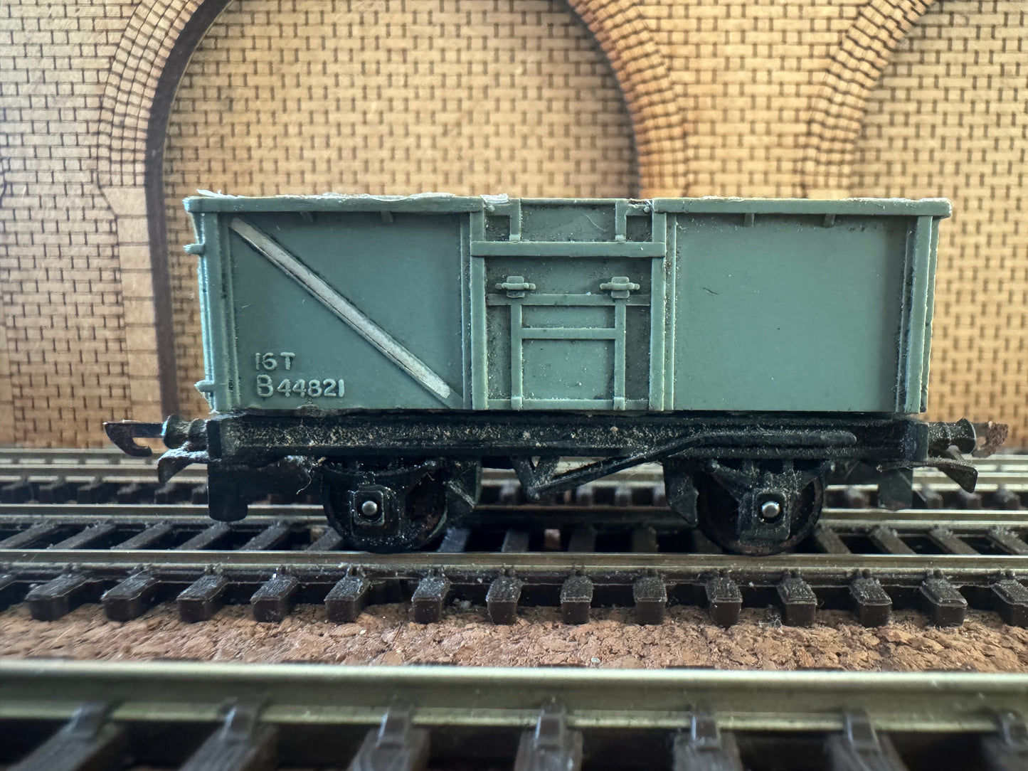 Tri-ang T.70 (TT) British Railways 16T Mineral Wagon No.44821 in BR Grey
