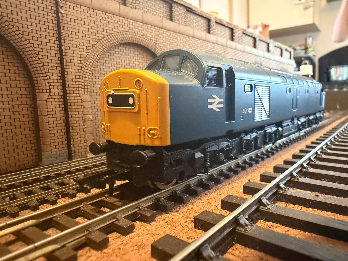 Hornby Railroad R2938 (OO) British Railways, Class 40 No.40152 in British Rail Blue. DCC Ready