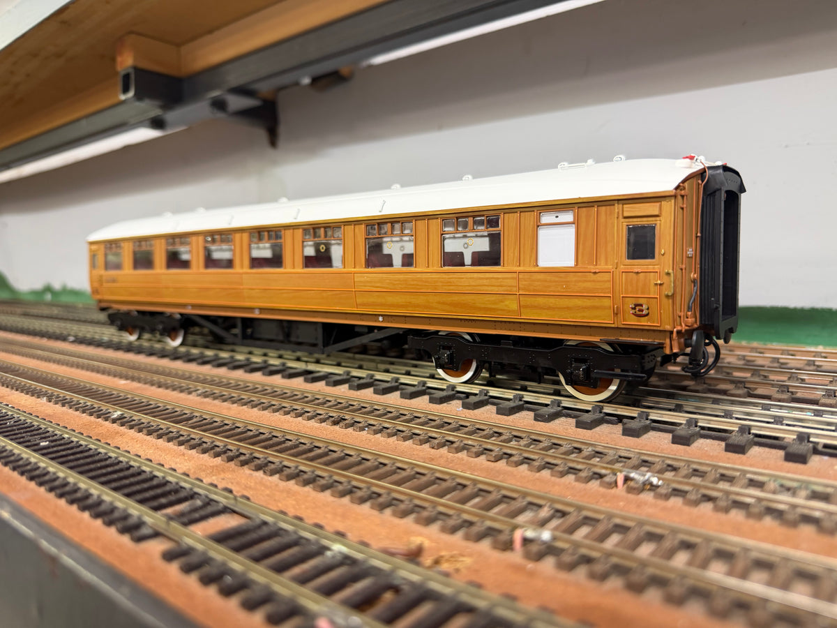 Hattons H7-TC186-001 (O Gauge) London North Eastern Railway ‘Gresley’ Diagram 186 Open Third in LNER Varnished Teak (Unnumbered) 
