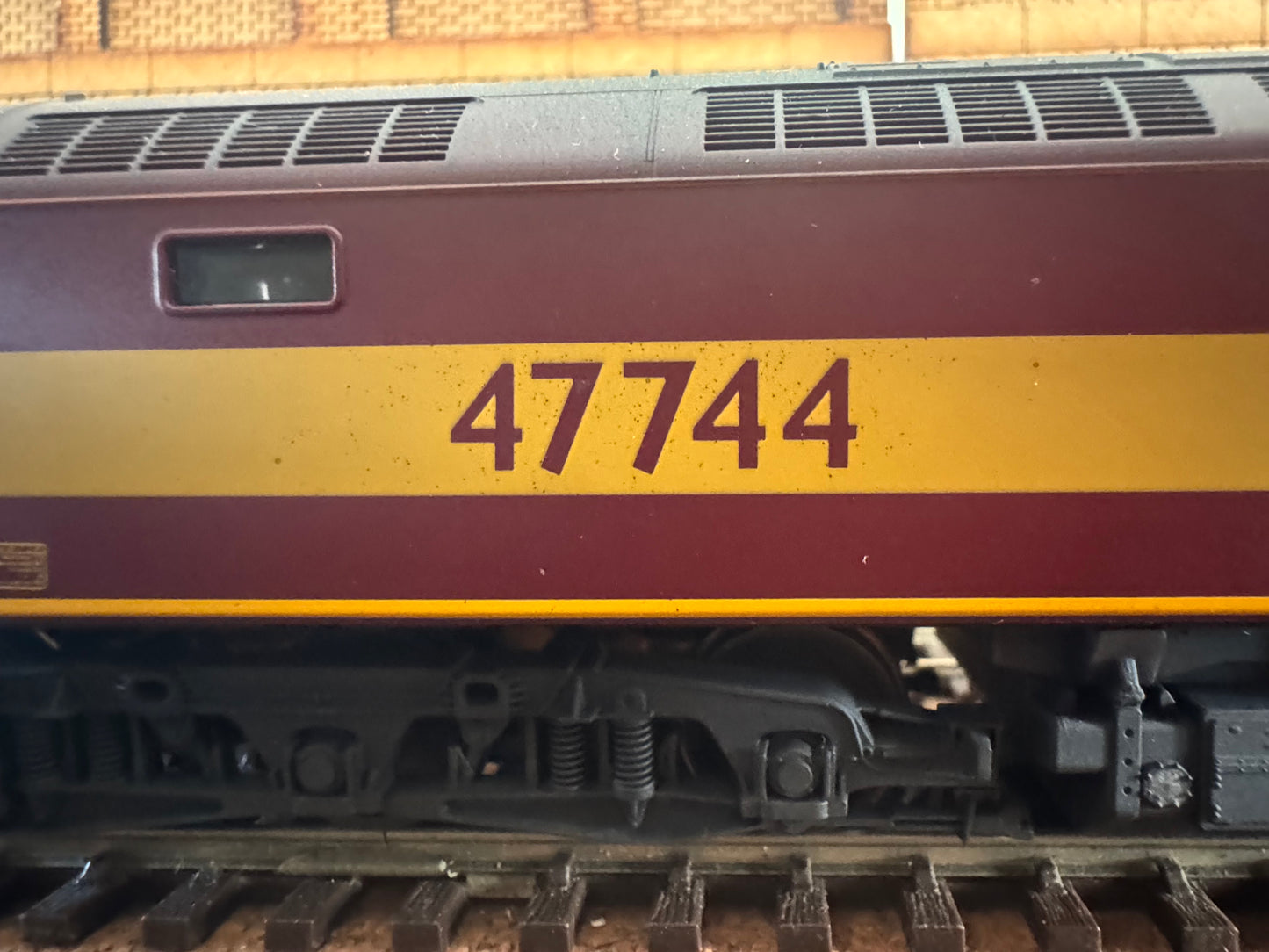 Heljan 4650 (OO) Ex British Railways Class 47/7b No.47744 in lightly weathered English Welsh and Scottish Livery. DCC Fitted 