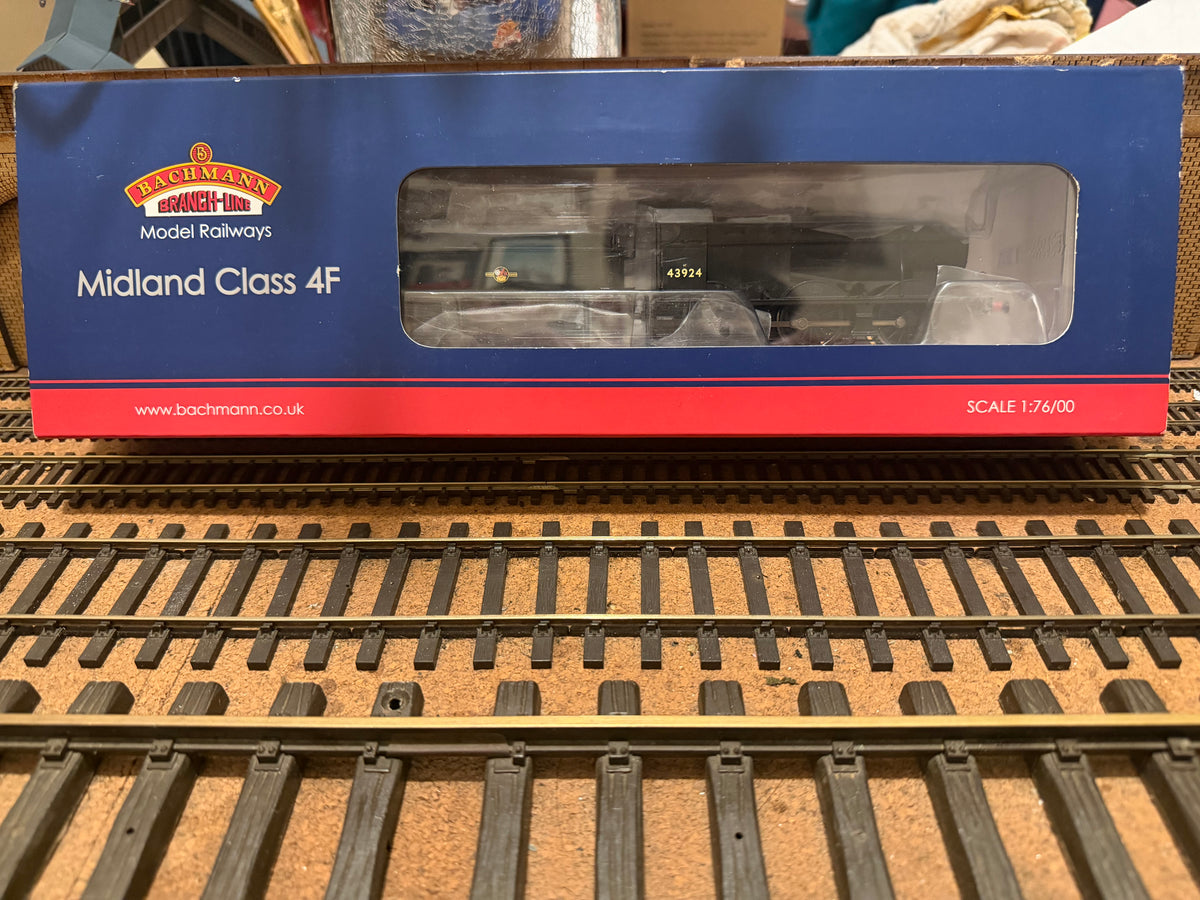 Bachmann 31-882 (OO) Ex MR / LMS, ‘Fowler’ 3835 Class / 4F No.43924 in British Railways Unlined Black. (Shed Code 82E, Bristol Barrow Road Depot) DCC Ready 