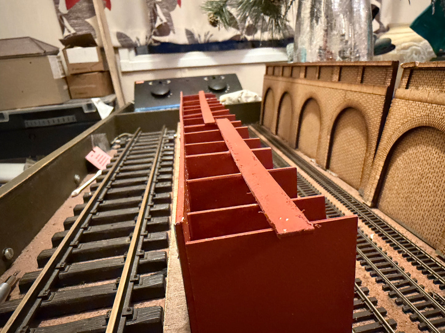Westdale (O Gauge) London Midland Scottish Railway, 69ft Twelve Wheel Sleeping Coach No.352 in LMS Crimson 
