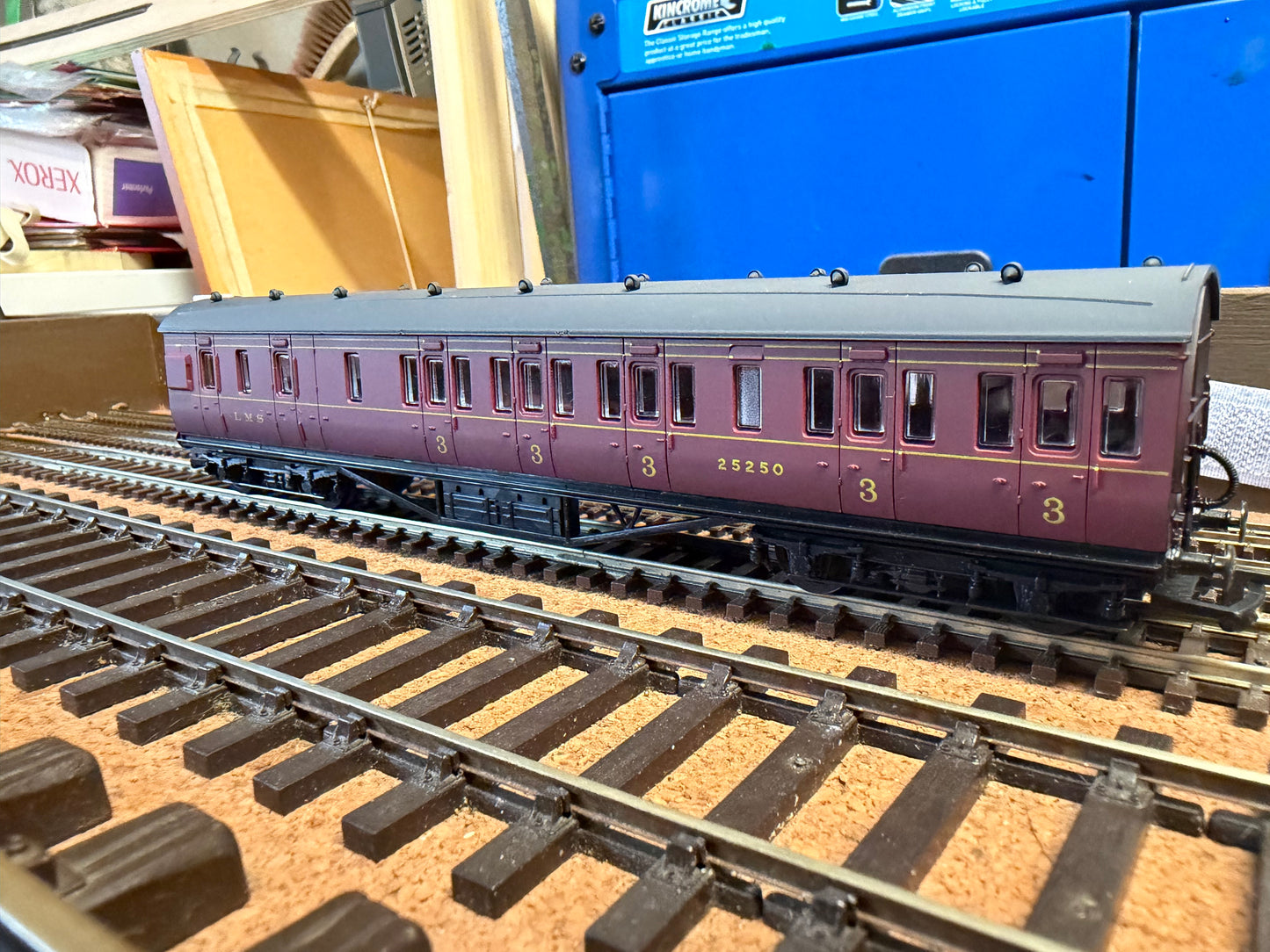 AirFix GMR 54253-9 (OO) London Midland & Scottish Railway, 57Ft Non Corridor Lavatory Brake Third Suburban No.25250 in LMS Maroon.