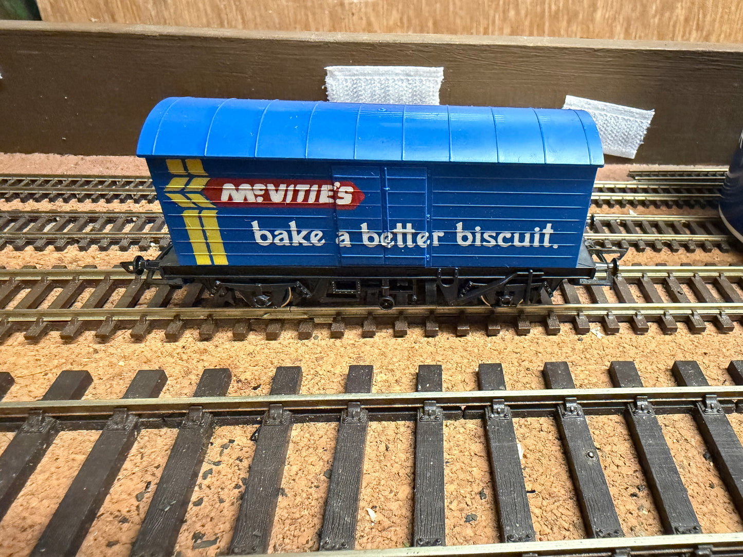 Hornby R.137 (OO) McVities Van