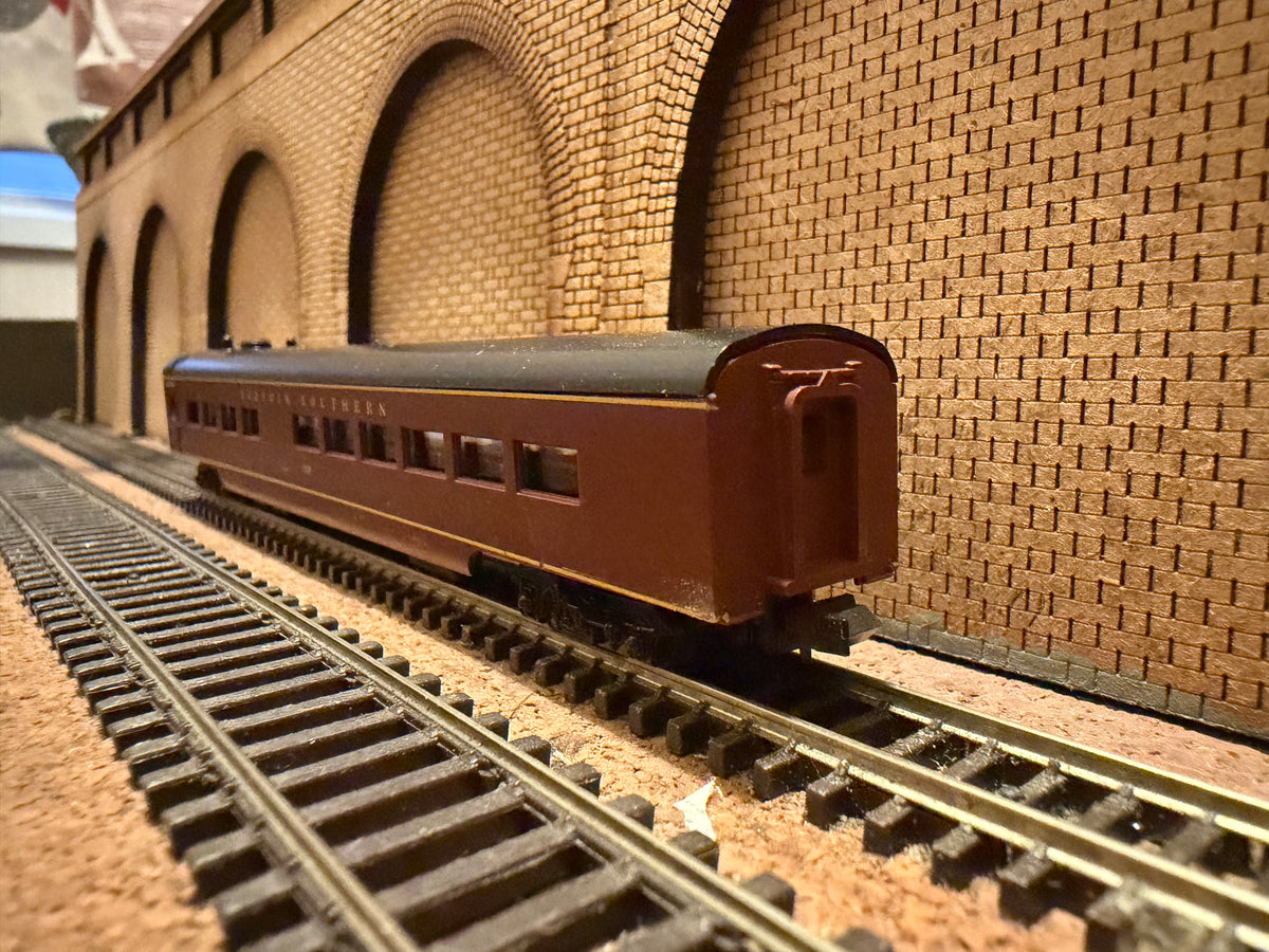 Con-Cor #0001-04072A (N Scale) Norfolk Southern 85ft Dining Car No.538 in NS Maroon. 