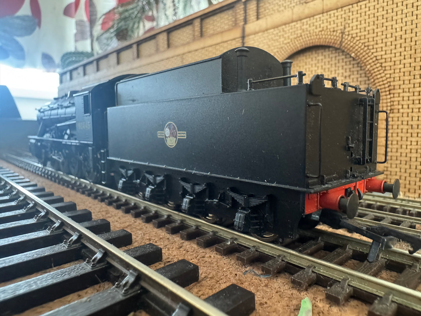 Bachmann 32-252 (OO) EX WD Austerity 2-8-0 No.90445 in British Railways Unlined Black. (Shed Code 50A, York Depot)