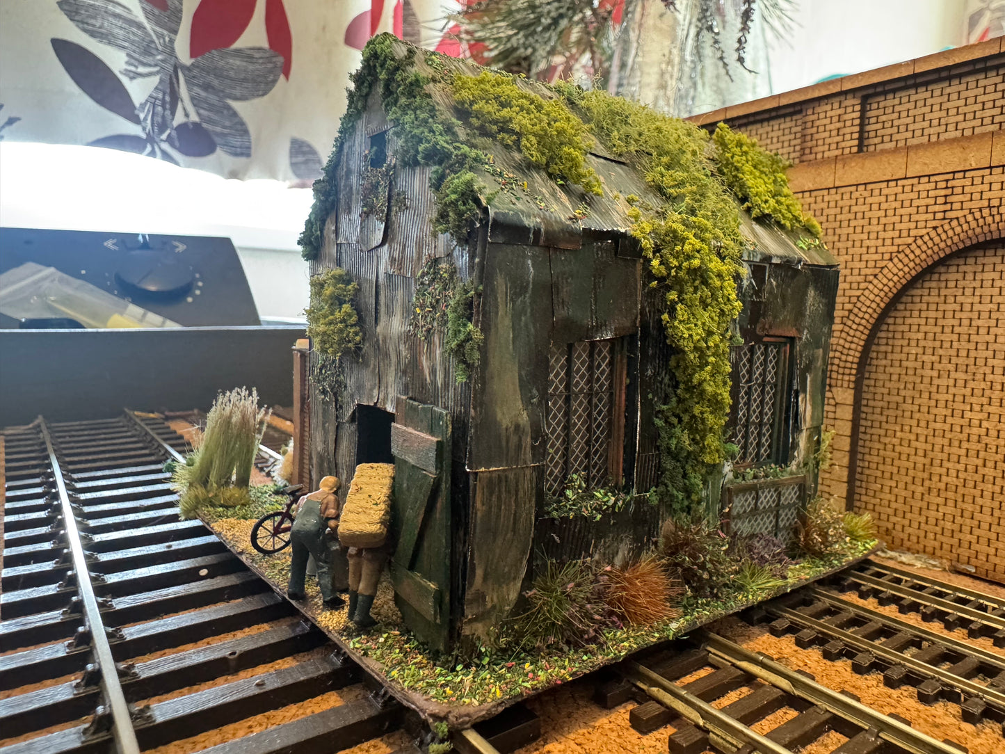 McMillian Models (1:76, OO, OO9) WW1 May Barn Diorama 
