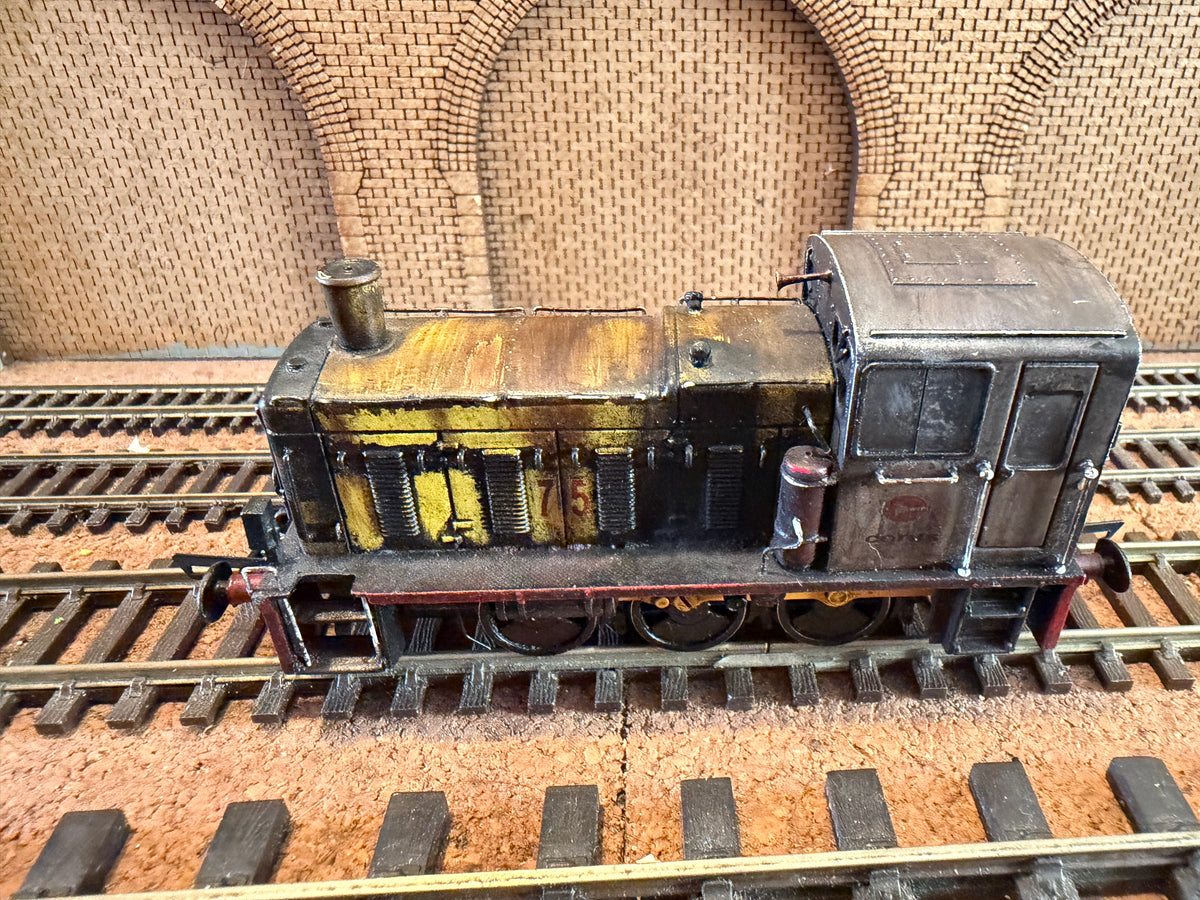 Bachmann 31-362B (OO) Ex British Railways 03 Diesel Mechanical Shunter No.75 in extremely heavily weathered Corus livery. DCC Ready 