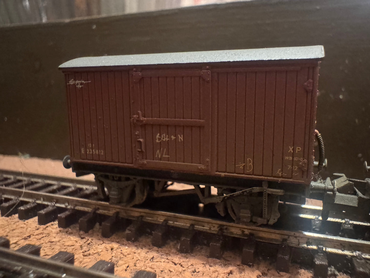 Graham Farish 377-990 (N Gauge) Ex LNER 12T ventilated vans in weathered and graffitied British Railways Bauxite. Pack of 3. 