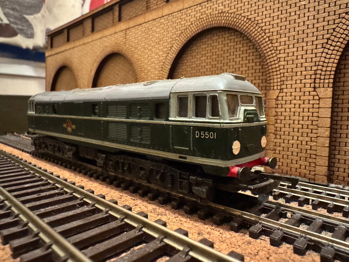 Tri-ang T.96 (TT) British Railways / Brush Type Two, No.D5501 in BR Green & White Waste-band & Headcode Discs 