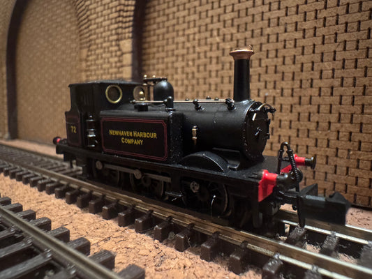 Dapol 2S-012-016 (N Gauge) Ex LBSCR A1X ‘Terrier’ No.72 [Fenchurch] in Newhaven Harbour Company Lined Black 