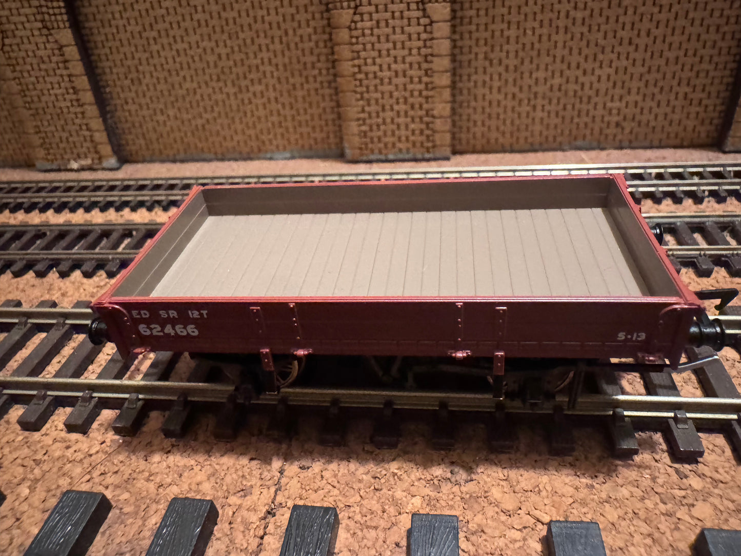 Rapido 928007 (OO) Ex SECR Two Plank Open Ballast Wagon No.62466 in Southern Railway post 1936 Red Oxide. 