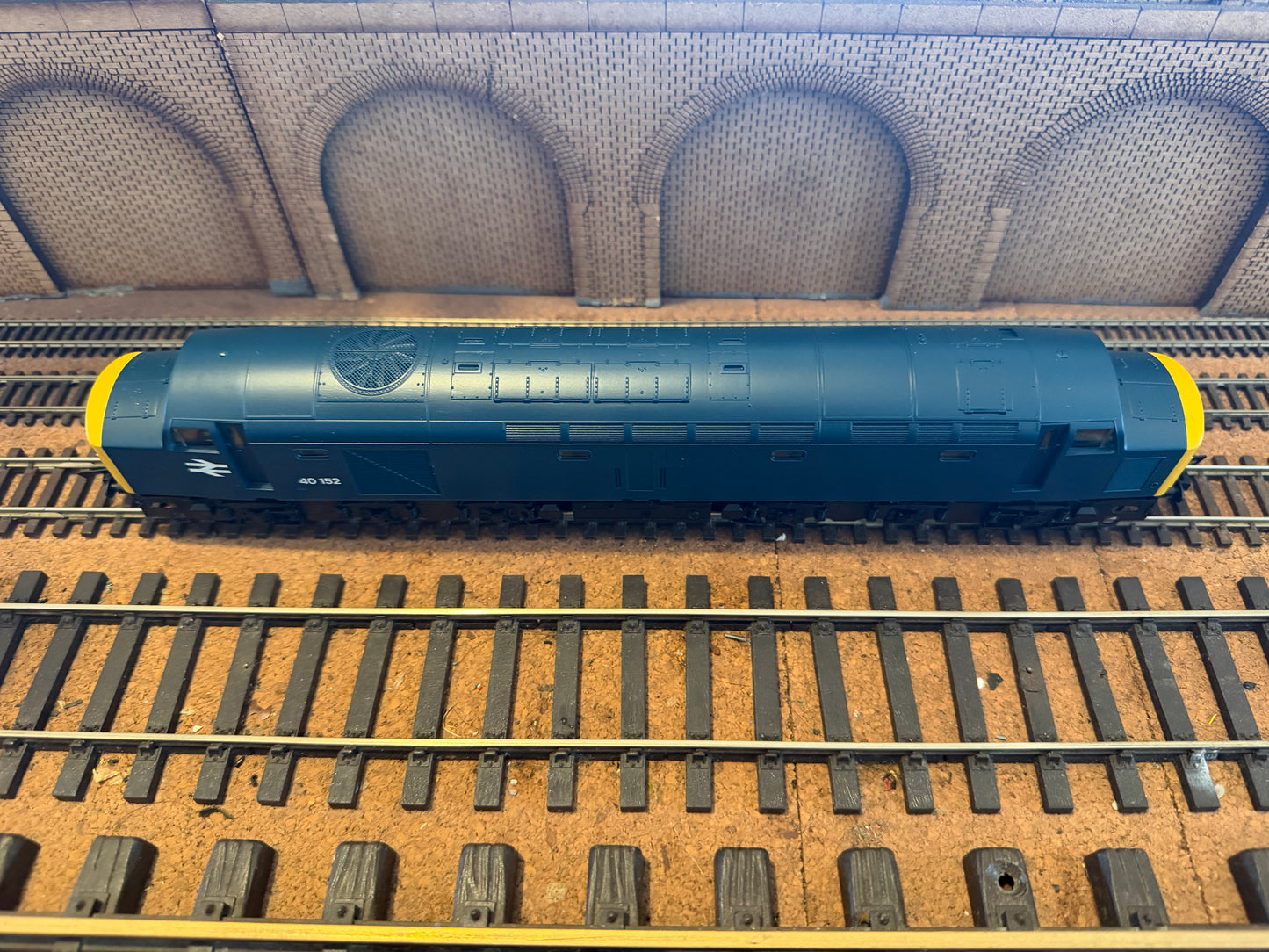 Hornby Railroad R2938 (OO) British Railways, Class 40 No.40152 in British Rail Blue. DCC Ready