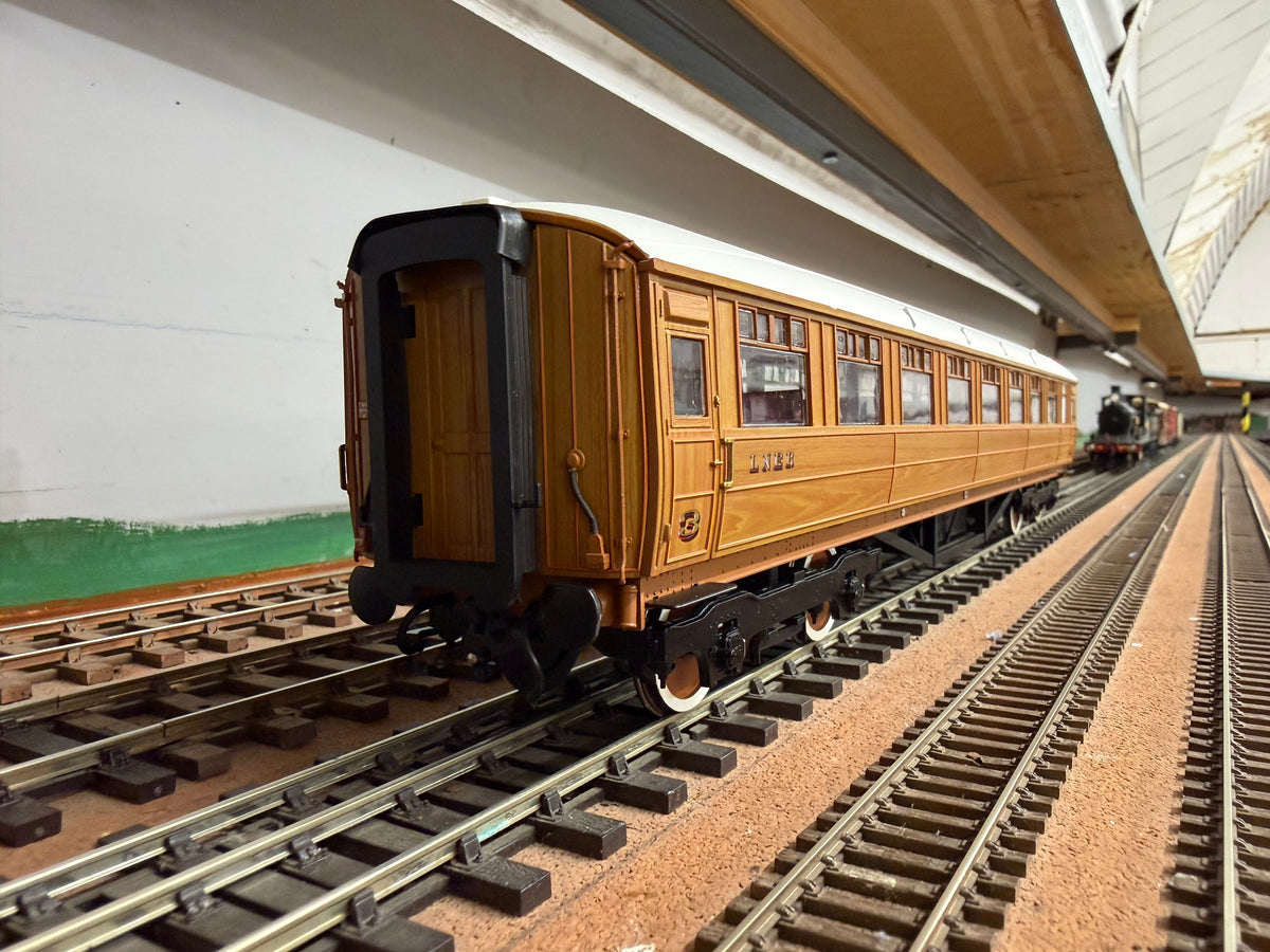 Hattons H7-TC186-001 (O Gauge) London North Eastern Railway ‘Gresley’ Diagram 186 Open Third in LNER Varnished Teak (Unnumbered) 