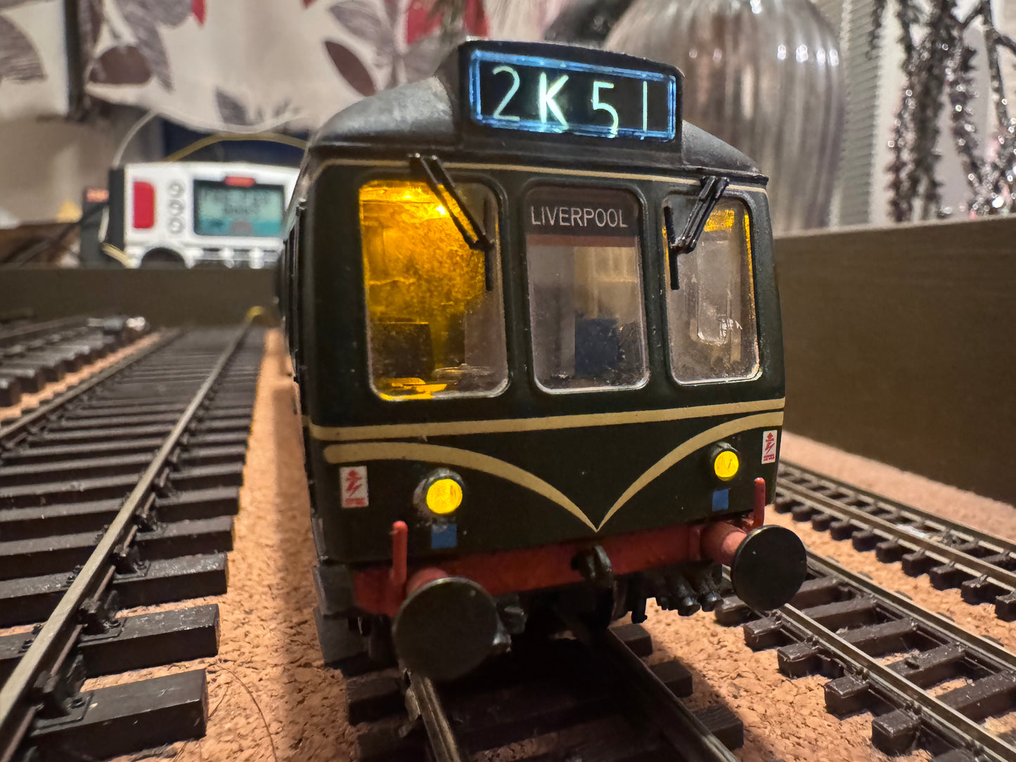 Bachmann 32-900A (OO) British Railways Class 108 DMU Units M52043 & M51928 in BR Green with Speed Whiskers. DCC Sound fitted 