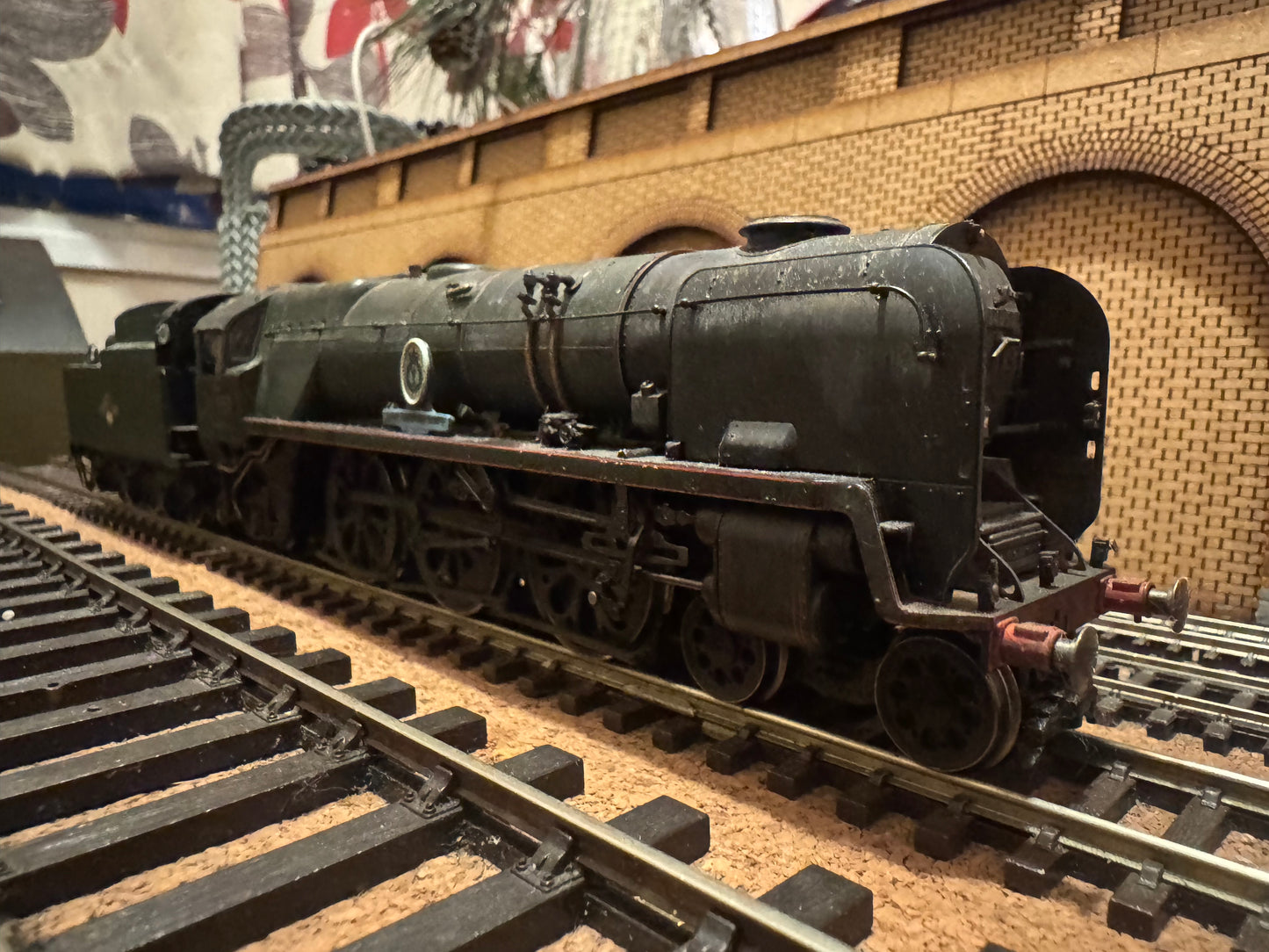 Hornby R3618 (OO) Ex SR, Rebuilt Battle of Britain No.34050 “Royal Observer Corps” in heavily weathered British Railways Green. (Shed Code 70A, Nine Elms) DCC Ready 
