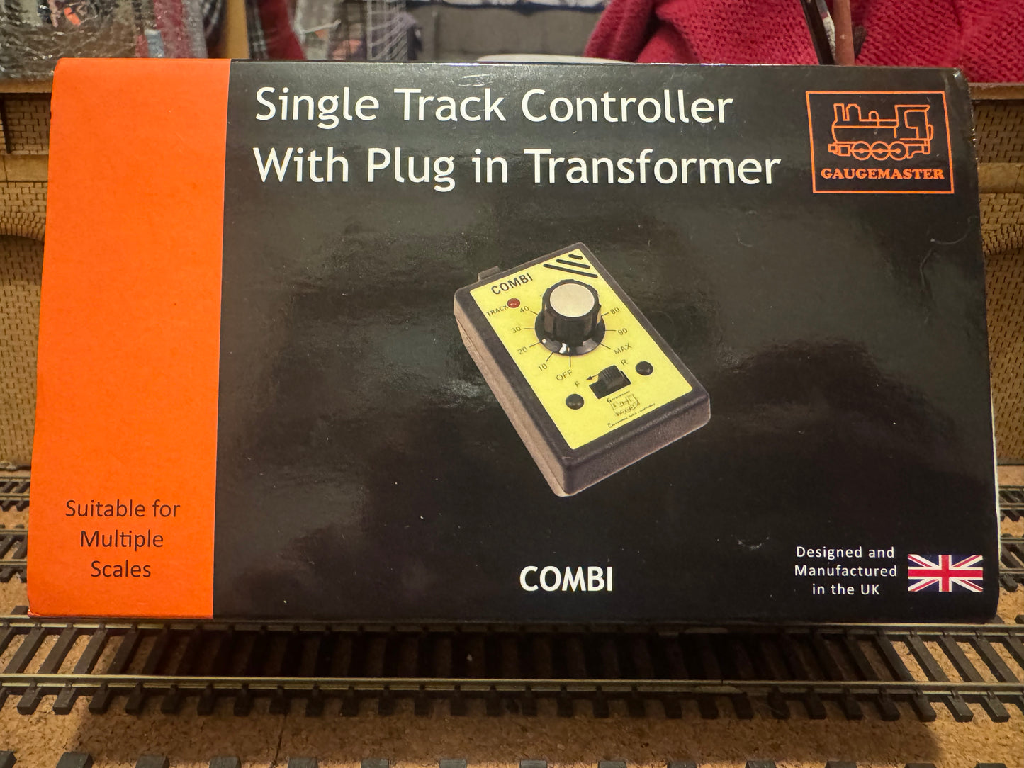 Gaugemaster GMC-Combi (Z to O Gauge) Combi Single Track Controller with Plug in Transformer. 