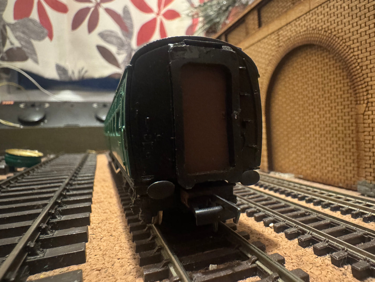 Bachmann 34-525B (OO) Ex SR ‘Builleid’ 63ft Steel Body, Corridor Second No.S125S in British Railways Southern Region Green. 