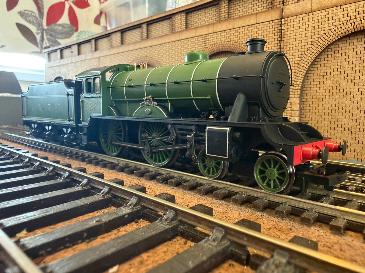 Hornby Railroad R3062 (OO) London North Eastern Railway D49 ‘Hunt Class’ No.222 “The Berkeley” in Pre War LNER Apple Green. DCC Ready 