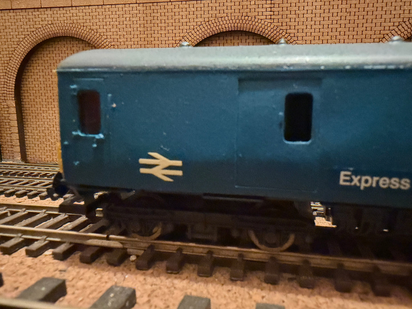 Lima / Unknown L204623 (OO) British Railways, Gloucester Railway Carriage and Wagon Company Parcels Unit [Class 128] No.M55992 in pre TOPS British Rail Blue. Unfinished Project 