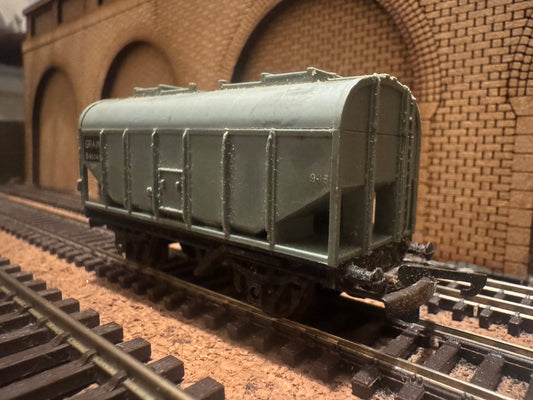 Tri-ang T170 (TT) British Railways 20T Covered Grain Hopper No.B85040 in BR Grey.