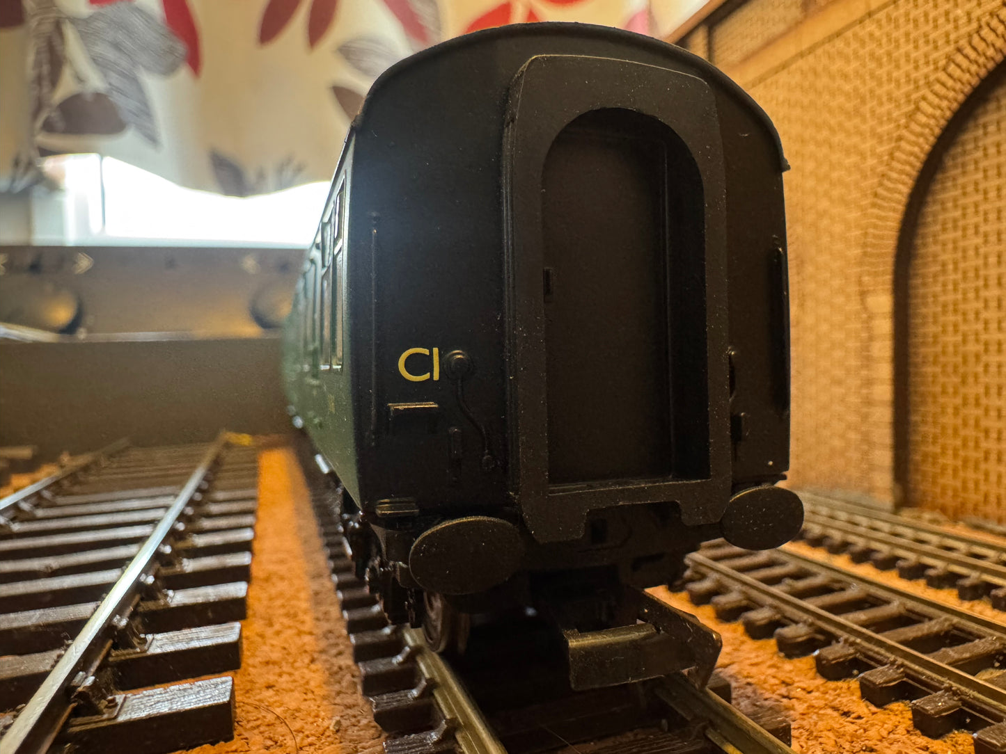 Hornby R4972 (OO) British Railways MK1 Restaurant Buffet No.S1765 in BR Southern Region Green 