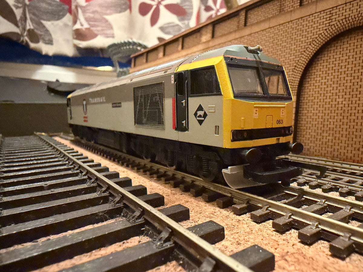 Lima 204768 (OO) British Rail Class 60 No.60063 “James Murray” in Transrail Grey