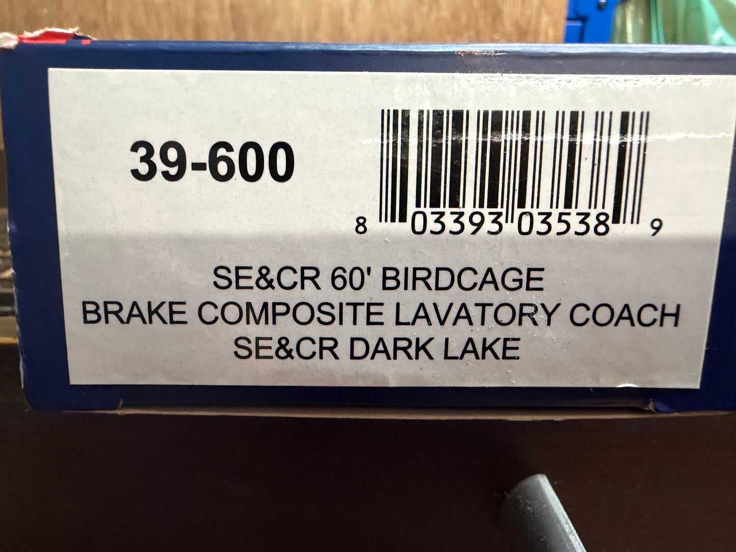 Bachmann 39-600 (OO) South Eastern & Chatham Railway 60ft ‘Birdcage’ Brake Composite Lavatory No.1174 (Set 138) SE&CR ‘Dark Lake’ Livery.