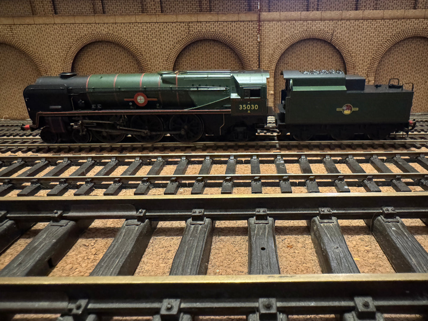 Hornby R3617 (OO) British Railways [SR] Rebuilt
‘Merchant Navy Class’ No.35030 “Elder Dempster Lines” in BR Lined Green. (Shed Code 70A, Nine Elms Depot) DCC Ready 