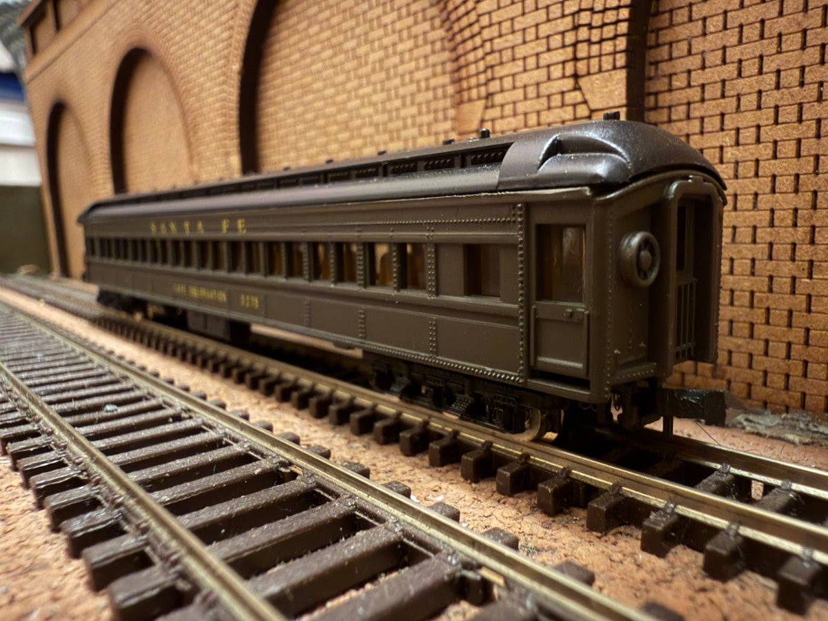 Model Power No.8630 (N Scale) Santa Fe, Cafe Observation Car with Rear Veranda No.3275. 