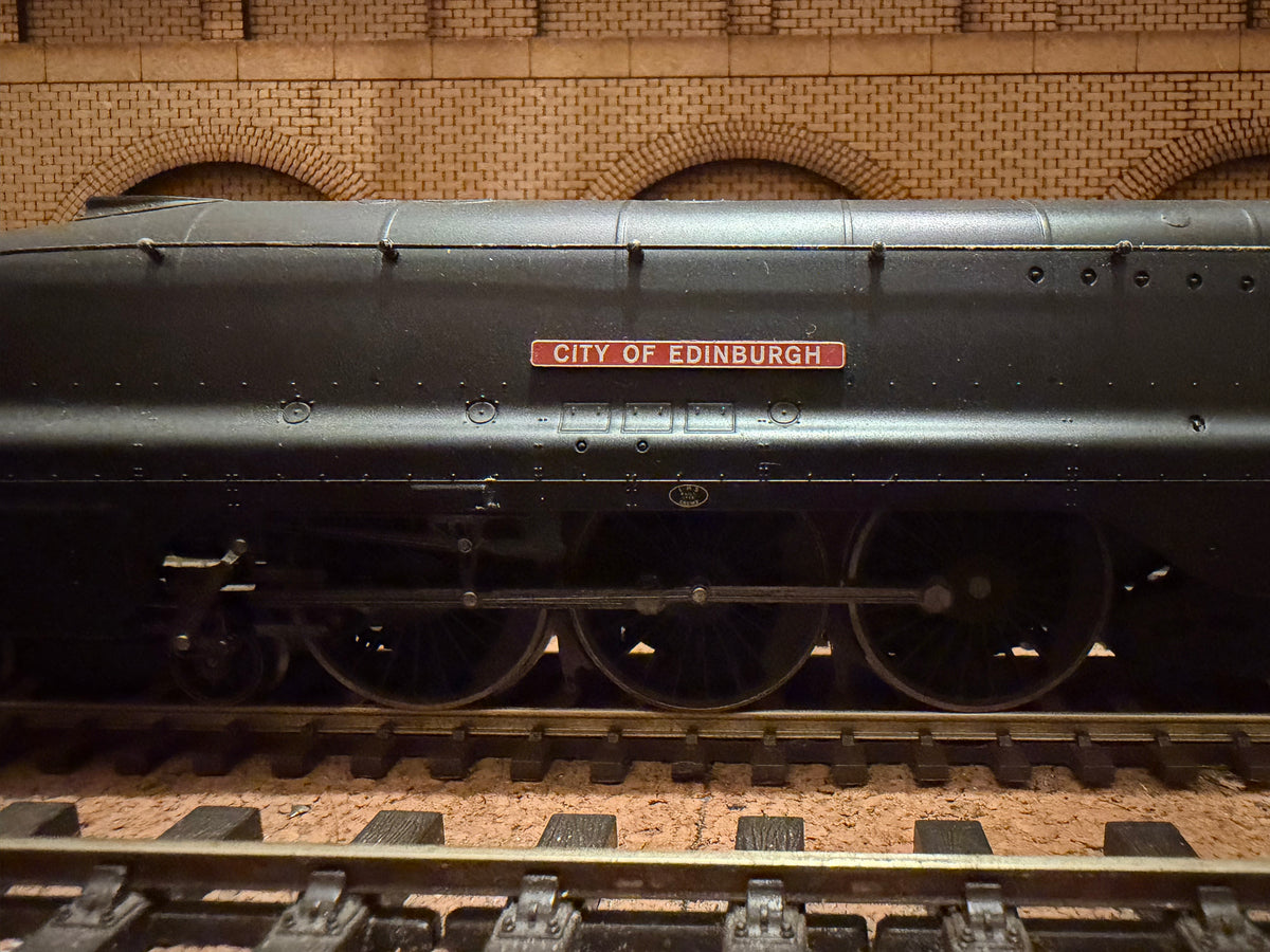 Hornby R2270 (OO) London Midland & Scottish Railway, 7P Streamlined ‘Princess Coronation’ No.6241 “City of Edinburgh” in LMS Wartime Black. DCC Ready 