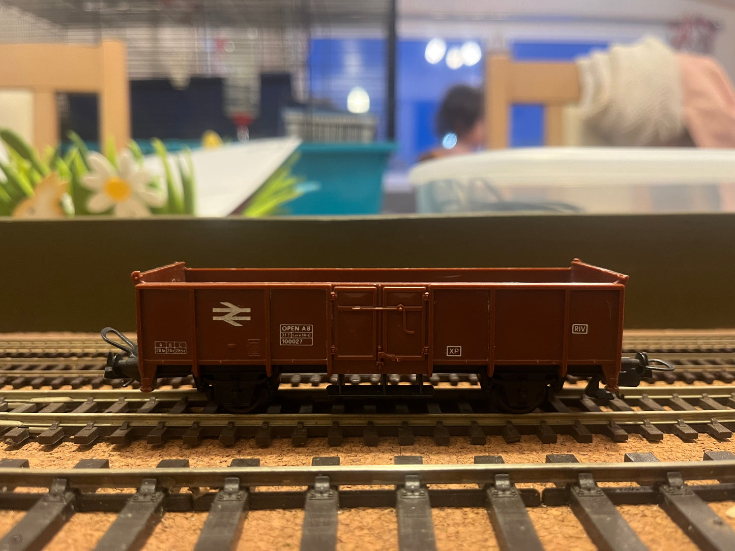 Lima (HO) British Rail, Open A B wagon, No.100027 in BR Bauxite and Double Arrow