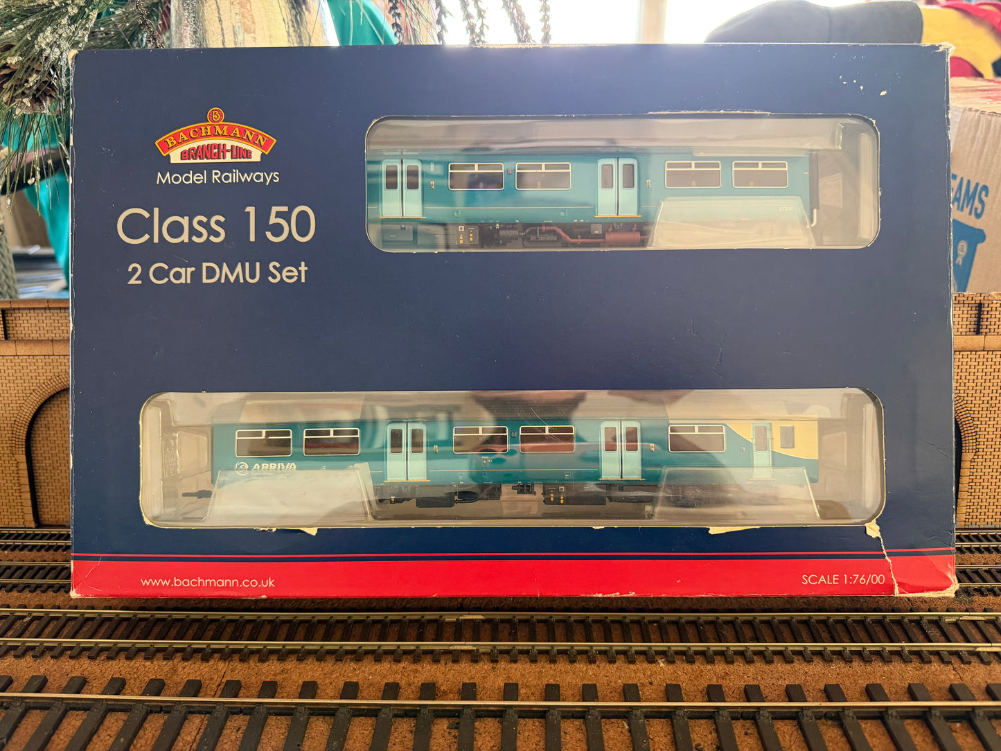 Bachmann 32-935 (OO) Ex British Rail Class 150/2 No.150256 in Arriva Trains Wales / Trenau Arriva Cymru livery. DCC Ready