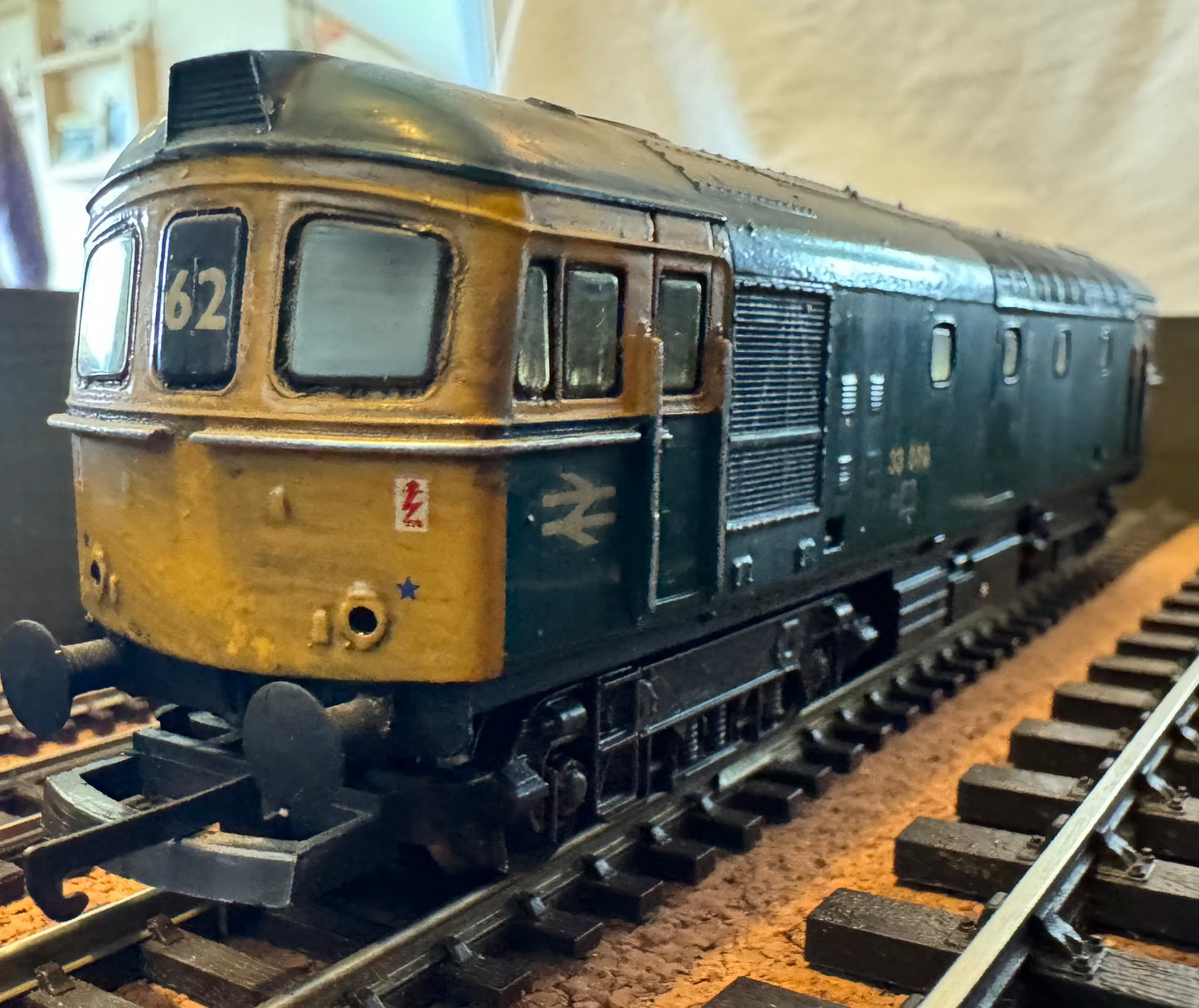 Lima (OO) British Railways, Class 33, No.33010 in Weathered BR Blue.