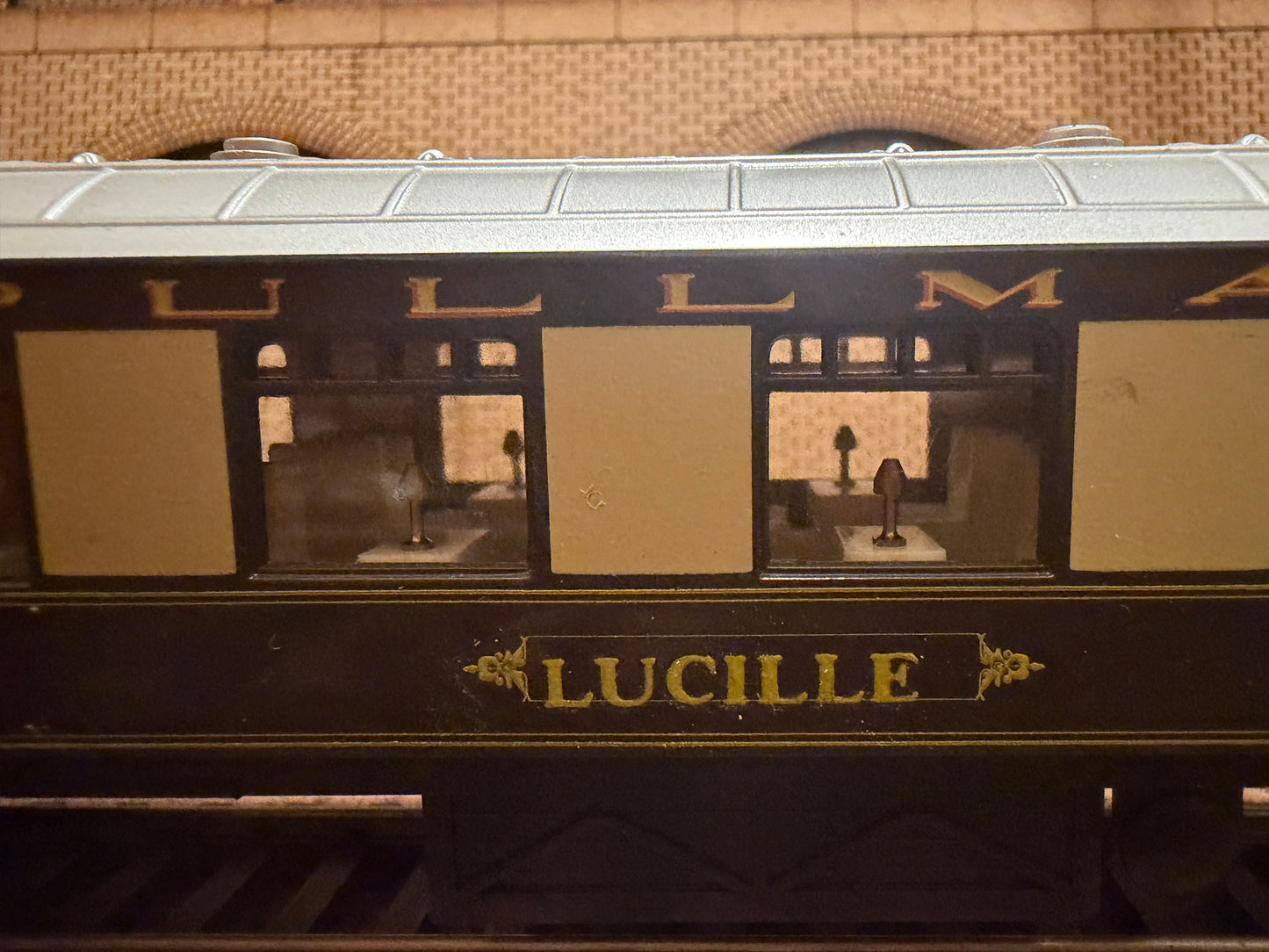 Hornby R.233 (OO) Pullman Type K First Class Parlour “Lucille” in Pullman Car Company Livery 