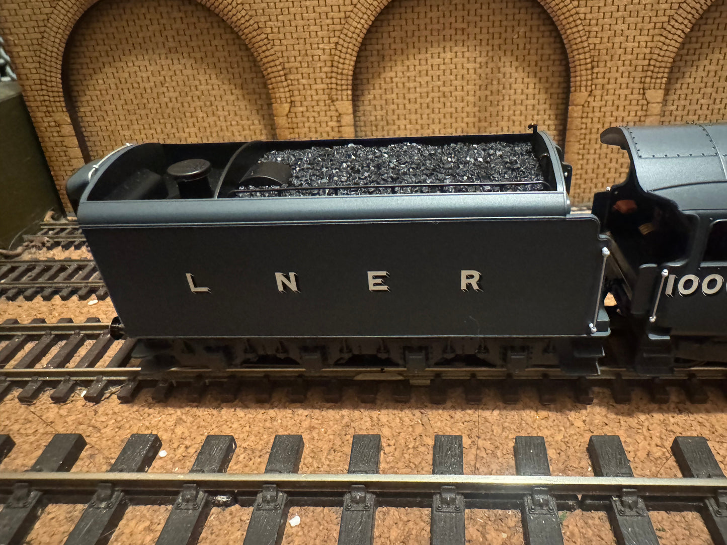 Hornby R3840 (OO) London North Eastern Railway W1 No.10000 ‘Hush Hush’ in LNER Experimental Dark Grey. DCC Ready 