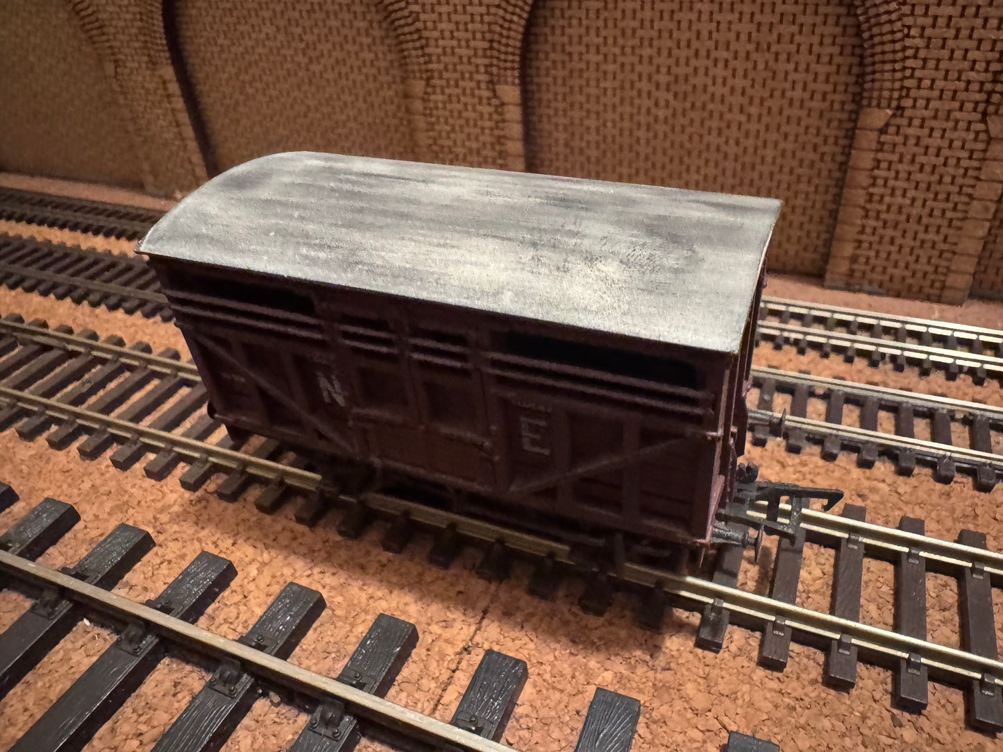 Bachmann 37-607A (OO) London North Eastern Railway 12T Cattle Wagon No.502682 in weathered NE Brown. 