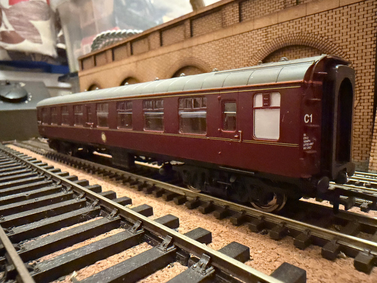 Hornby Harry Potter R4934A (OO) Ex British Railways MK1 Corridor Composite No.99721 in Hogwarts Railways Livery 