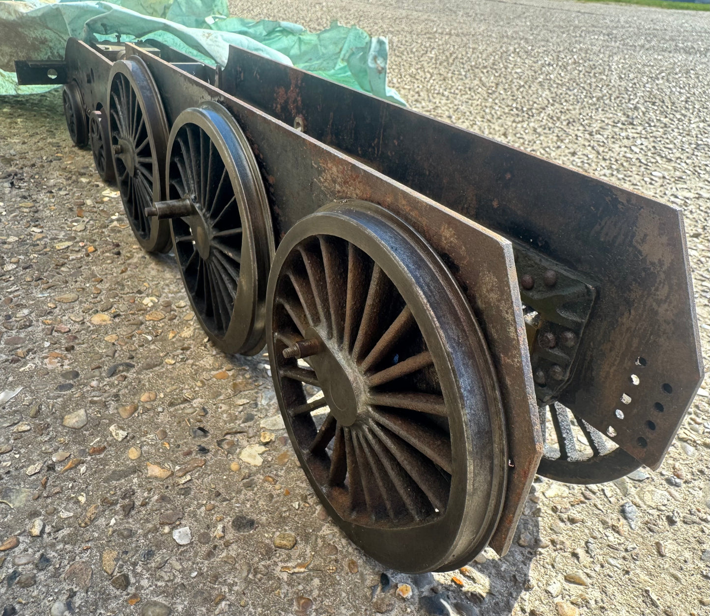 LBSC (3.5 inch) Hielan Lassie / LNER Thompson A2/3. Frames, Axle boxes, Wheels and Central Cylinder. 