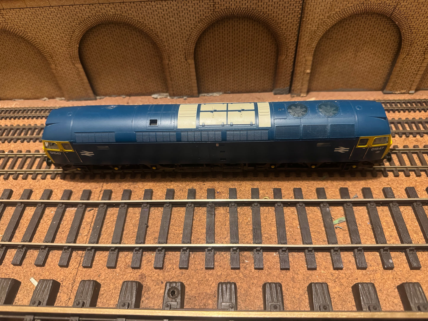 Bachmann 32-805 (OO) British Railways, Brush Type 4 [Class 47] No.D1547 in Pre TOPS British Rail Blue with headcode box. DCC Ready 