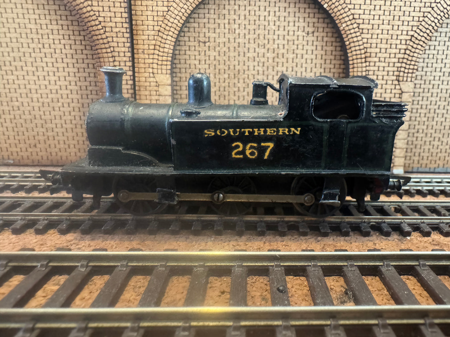 Tri-ang / Unknown (TT) Ex LSWR G6 No.257 in Lined Southern Railway Black. 