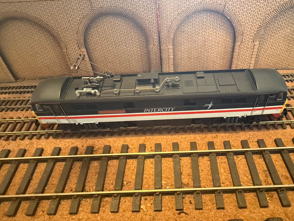 Lima 204810A6 (OO) British Rail Class 87/0 No.87002 “Royal Sovereign” in BR Intercity Swallow 