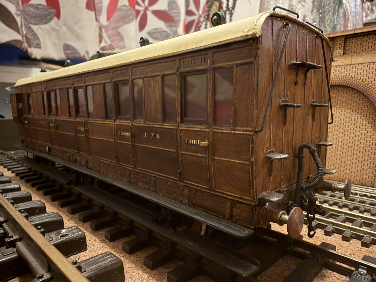 Manufacturer Unknown (O) Midland & Great Northern Joint Railway, Six Wheel Brake Third No.178 in Work Worn M&GN Teak