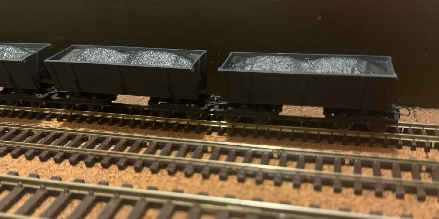 Roco (HOe / OO9), 8 Wheel Bogie Hopper Wagons With Coal Load, Bundle.