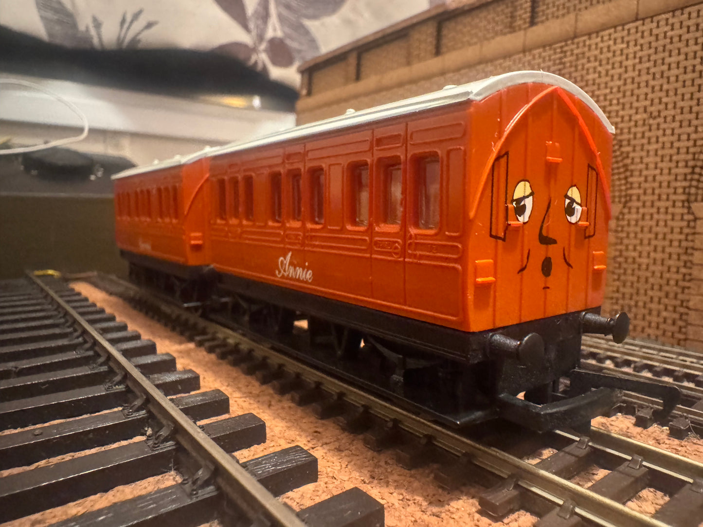 Hornby Thomas & Friends R9293 (OO) Annie and Clarabel 
