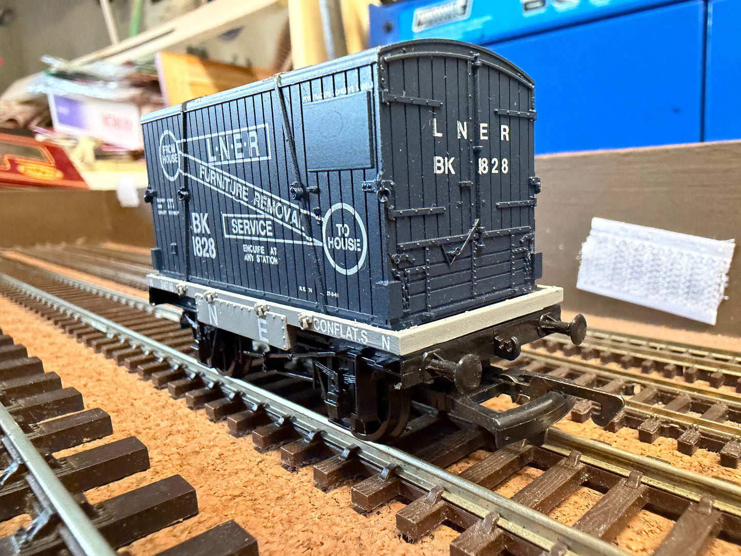 Dapol B121 (OO) London North Eastern Railway Conflat Wagon No.240748 and Container No.BK1828 